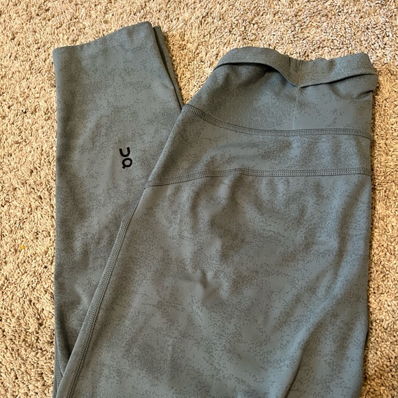 On Running Green Leggings - Picture 4 of 5